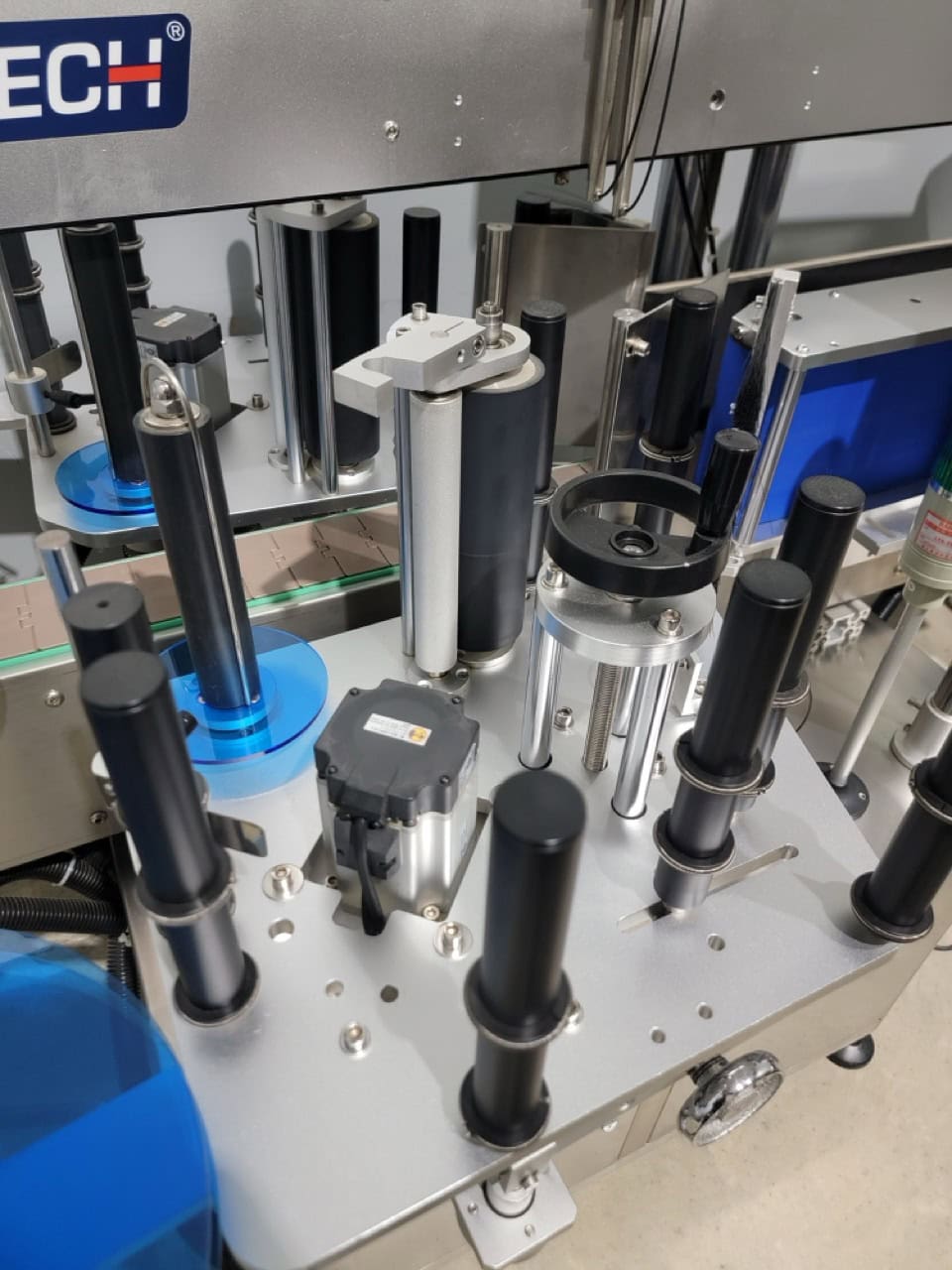Jorestech OMICRON-2 Automatic Front and Back Labeler for Flat and Round Bottles, 2020 - Image 6