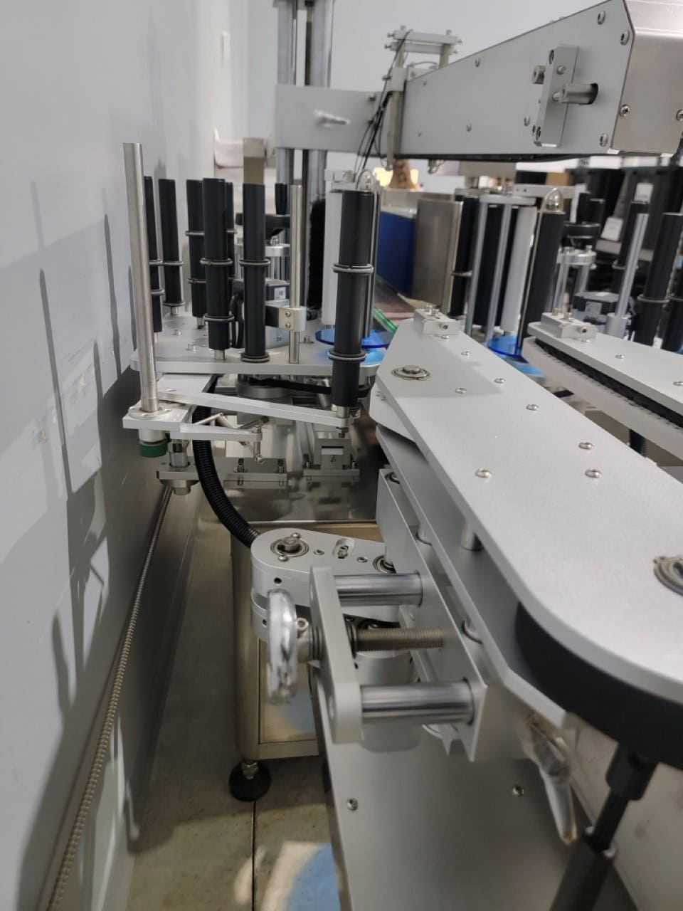 Jorestech OMICRON-2 Automatic Front and Back Labeler for Flat and Round Bottles, 2020 - Image 8