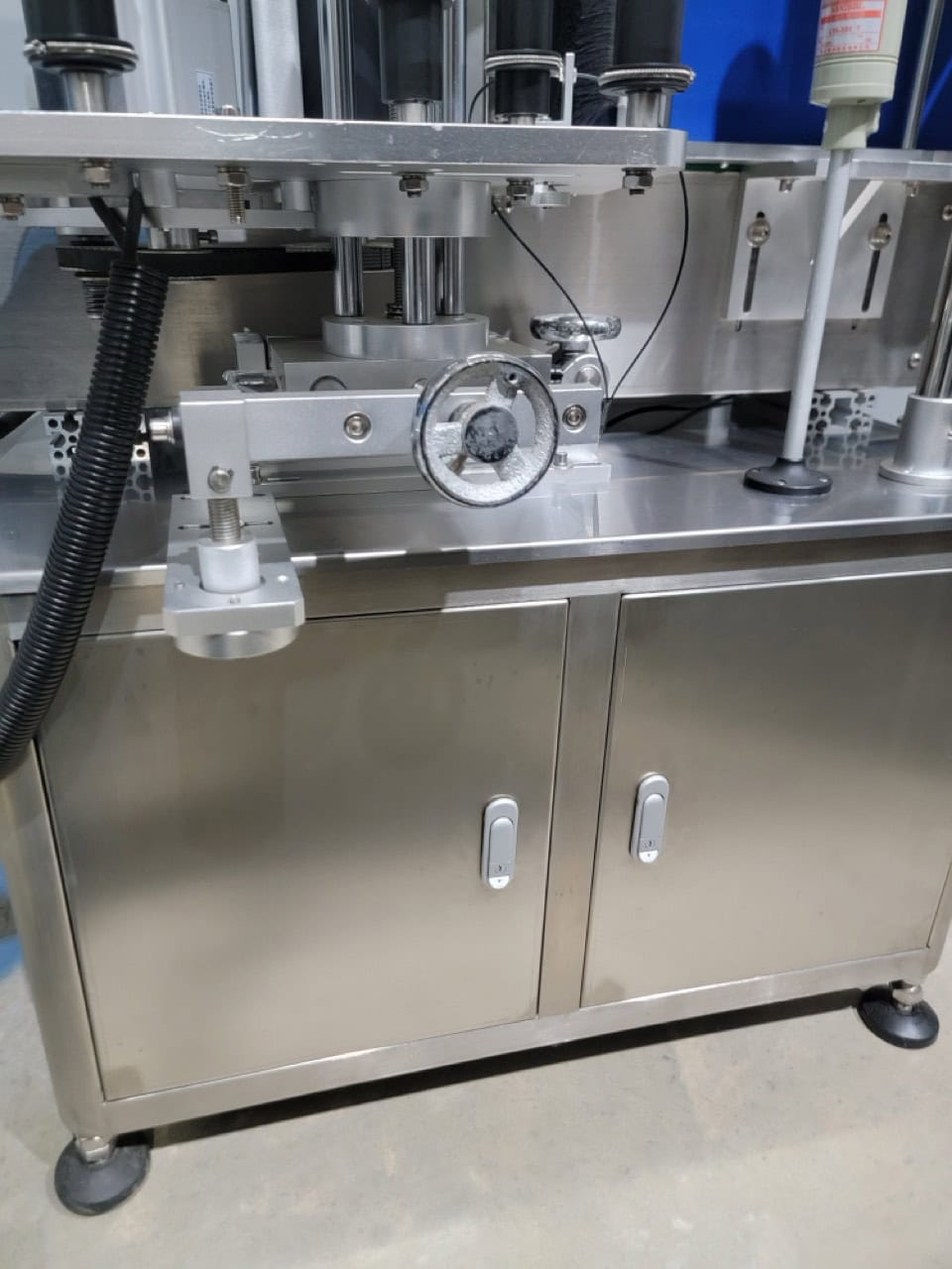 Jorestech OMICRON-2 Automatic Front and Back Labeler for Flat and Round Bottles, 2020 - Image 10