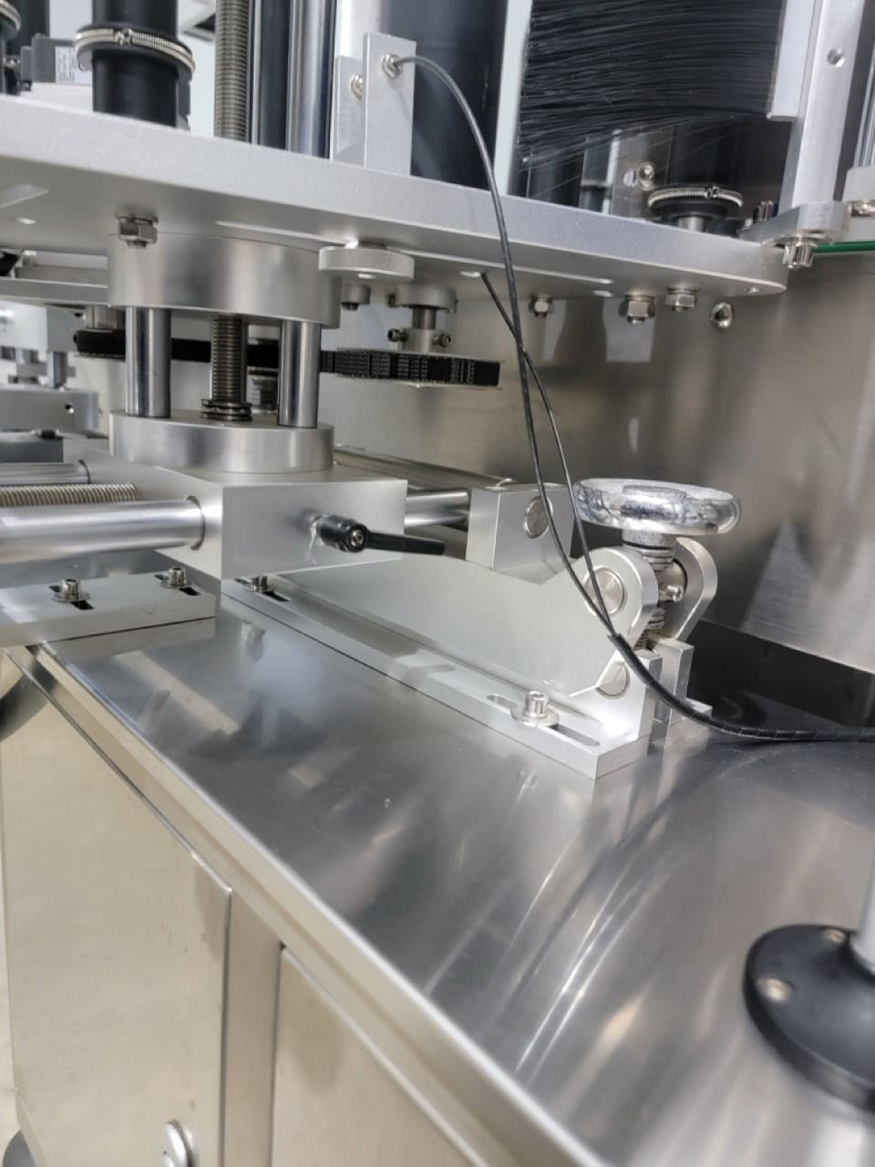 Jorestech OMICRON-2 Automatic Front and Back Labeler for Flat and Round Bottles, 2020 - Image 12