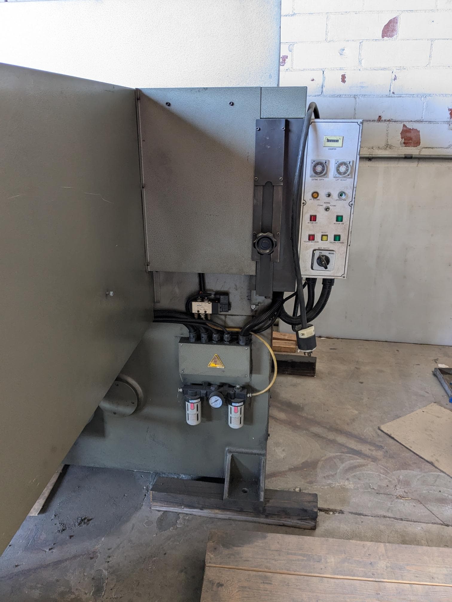 130 Ton APMC USA-FH-4163.130M Full Head Die Cutting Press, 2012 - Image 3