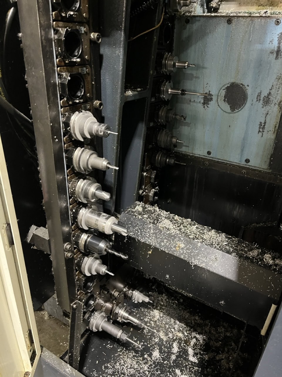 Leblond Makino A55 HMC, 1994 - Full 4th Indexing, Chip Conveyor - Image 7