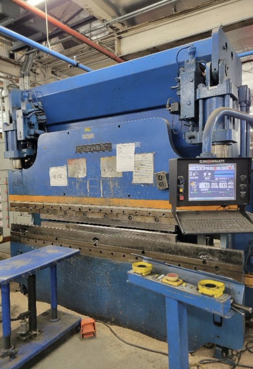 135 Ton x 10' Cincinnati FMII CNC Hydraulic Press Brake, 1990