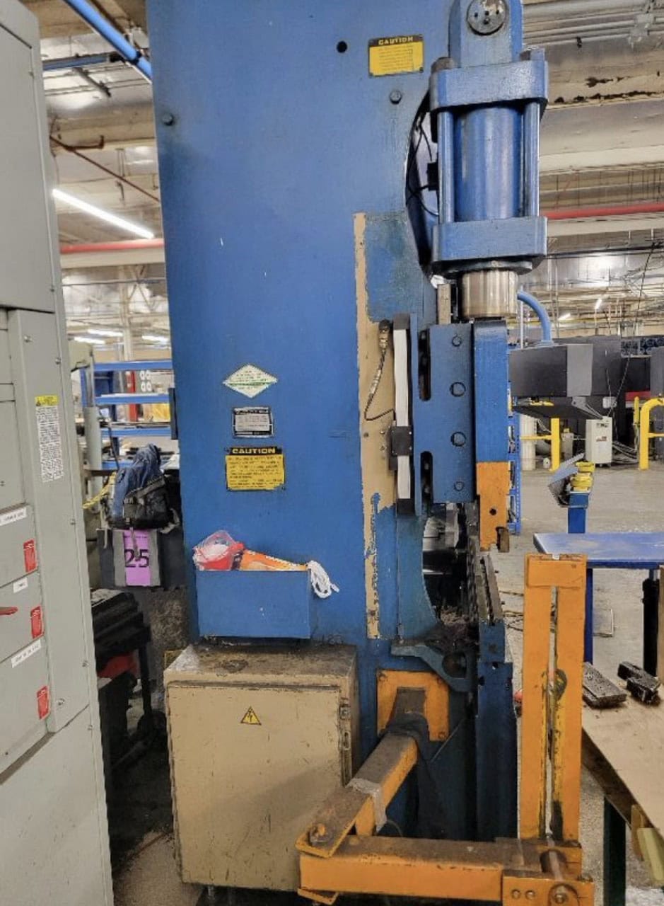 135 Ton x 10' Cincinnati FMII CNC Hydraulic Press Brake, 1990 - Image 3