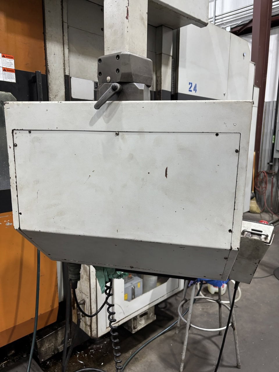 Vision Wide NF-3226 Bridge Mill, 2015 - 50 Taper, Under Power, Ready to Inspect - Image 10