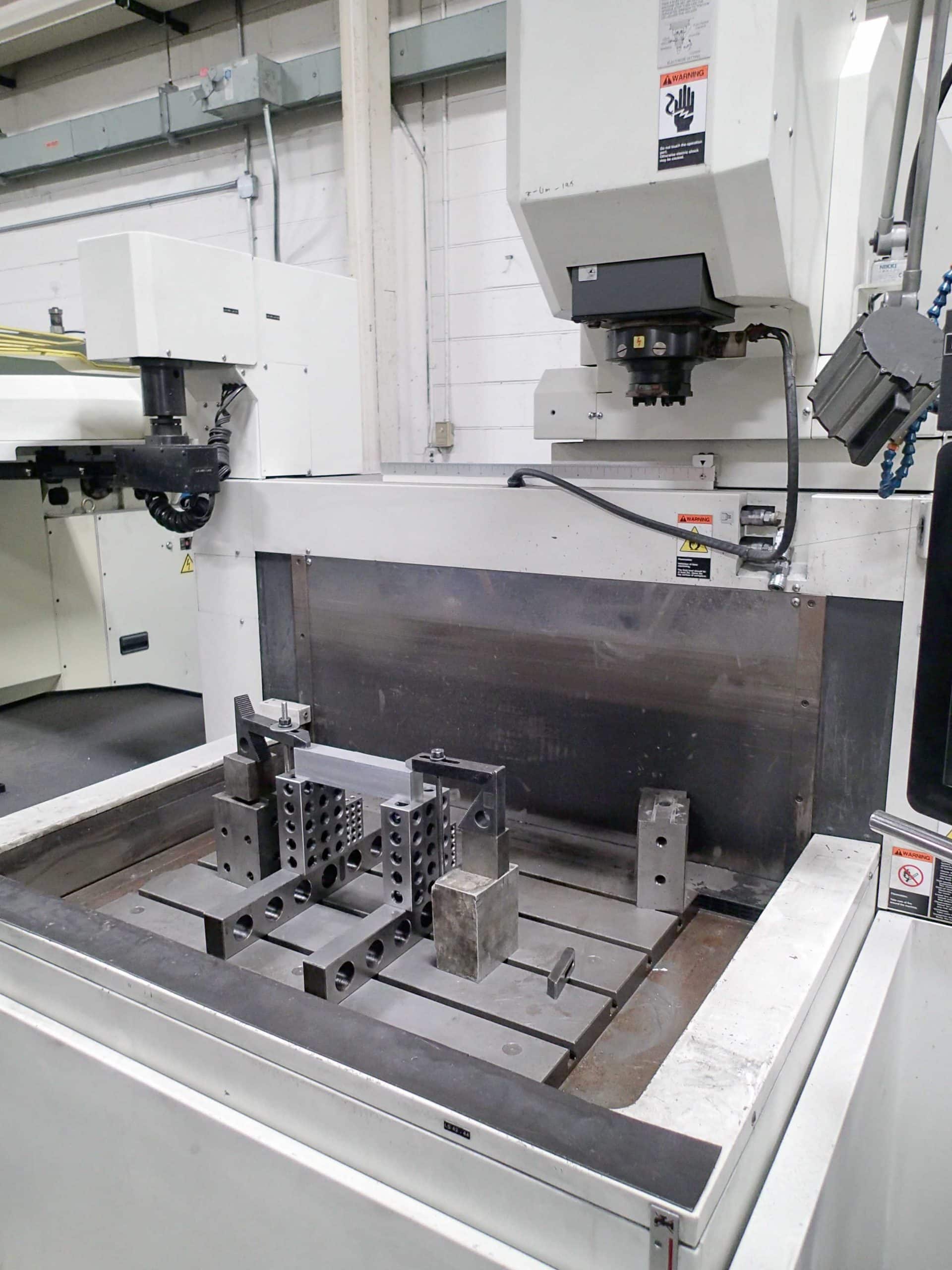 Makino EDNC6 CNC Sinker EDM, 2015 - C-Axis Head, 16 Tool Changer - Image 4