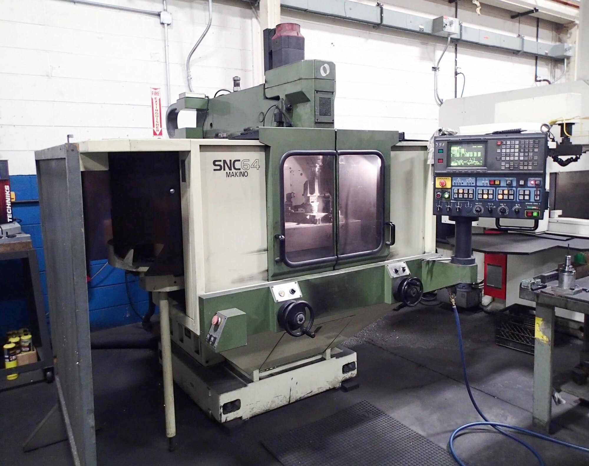 Makino SNC64-A15 Graphite Mill VMC, 1996 - Video Available