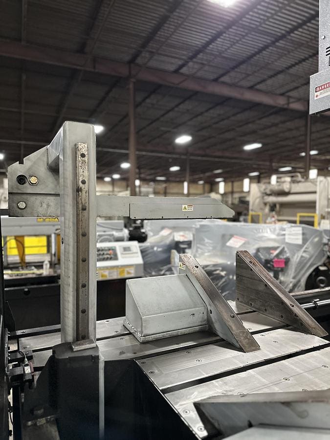 25" x 30" HydMech V25APC Vertical Bandsaw, 2021 - Image 9