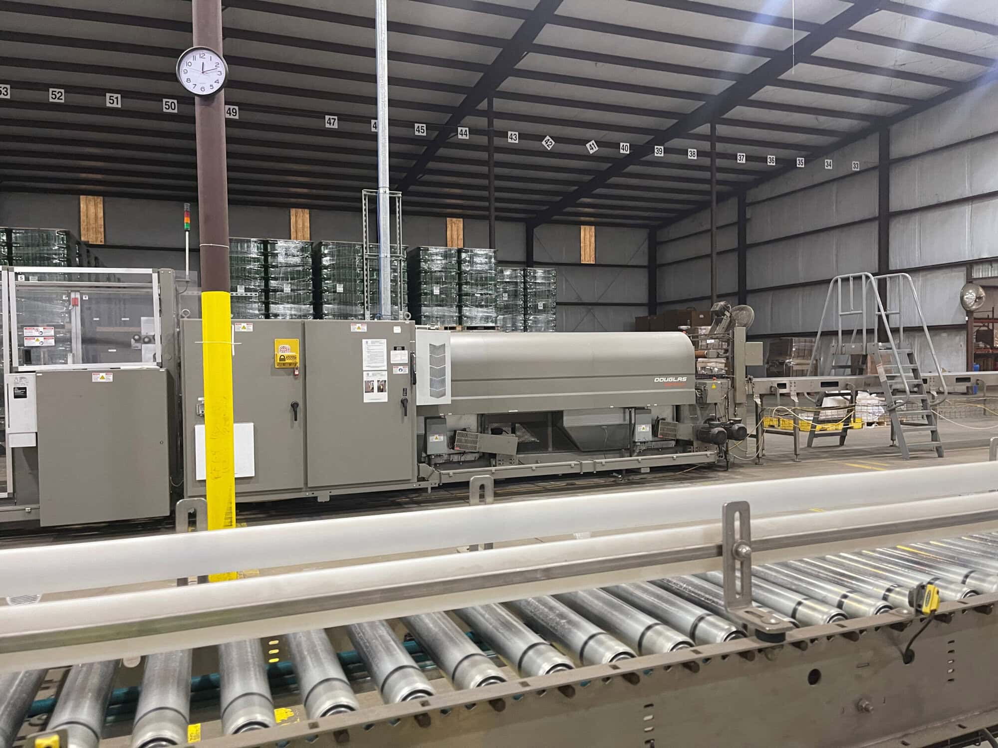 Douglas SPS-60 Shrink Wrap Line with Trivex Uploader & Alvey 891i Palletizer – Fully Integrated Turnkey Beverage Variety Pack System