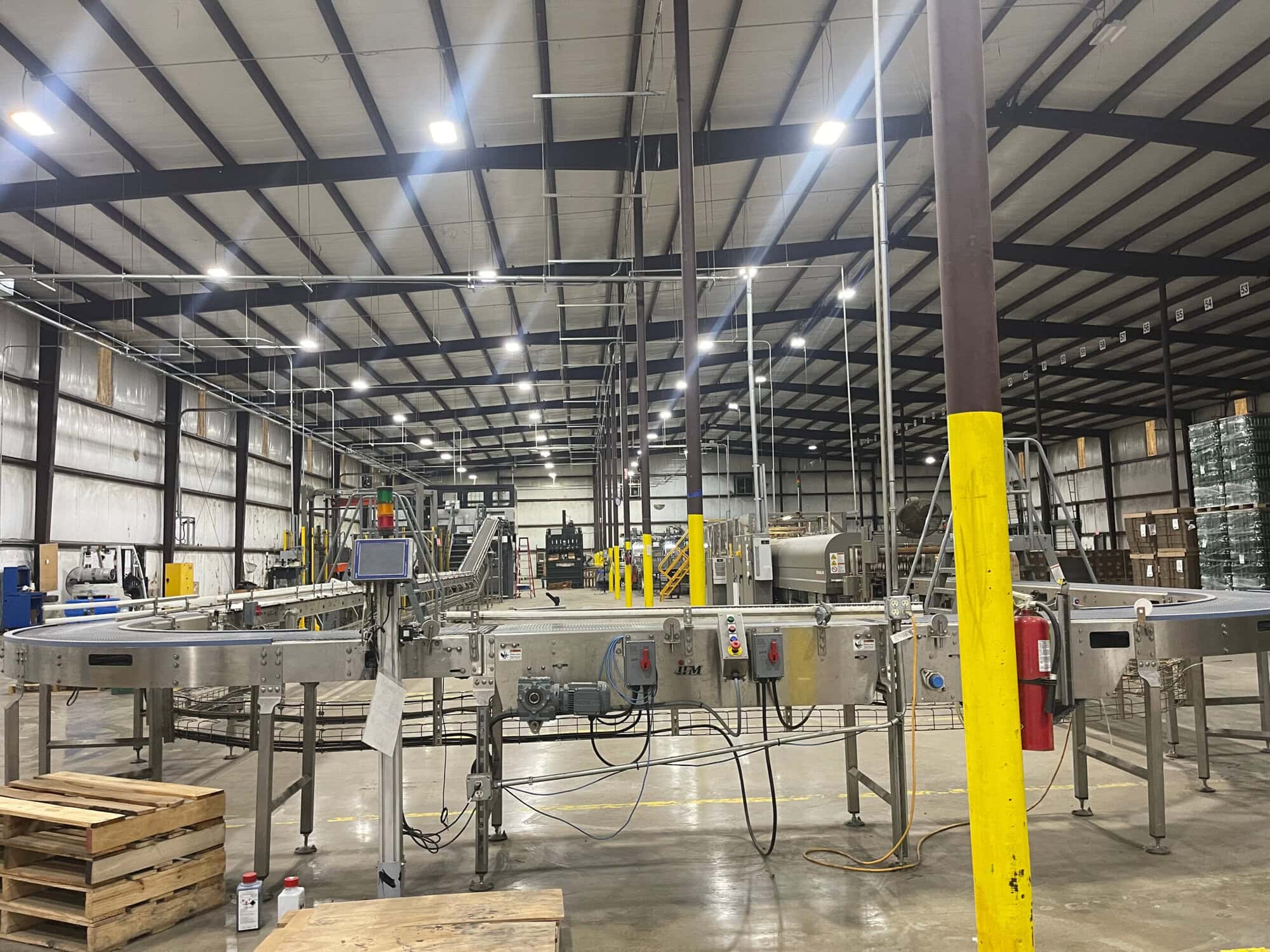 Douglas SPS-60 Shrink Wrap Line with Trivex Uploader & Alvey 891i Palletizer – Fully Integrated Turnkey Beverage Variety Pack System - Image 9