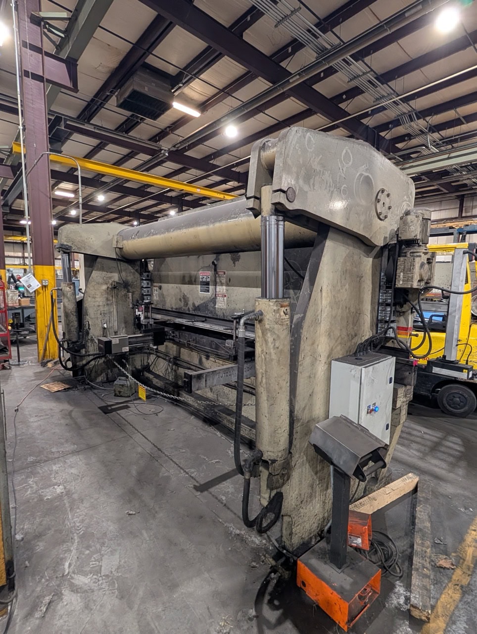 250 Ton x 14' Accurpress 725014 CNC Press Brake, 2001 - ETS Control, Tooling Included - Image 4