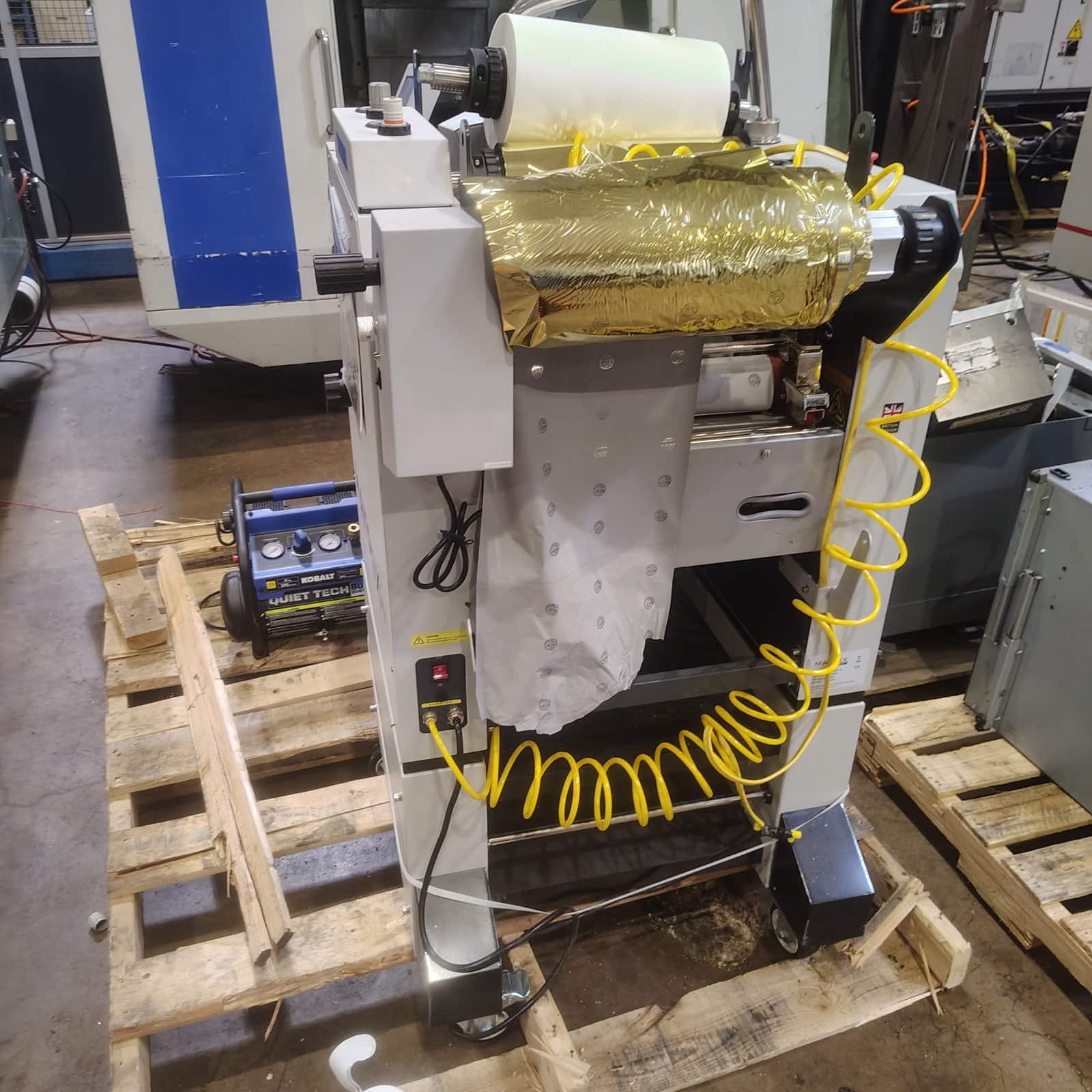 Matrix MX-370P Pneumatic Laminator, 2021 – 14.5” Width, Semi-Auto, Sleeking/Single-Sided - Image 3