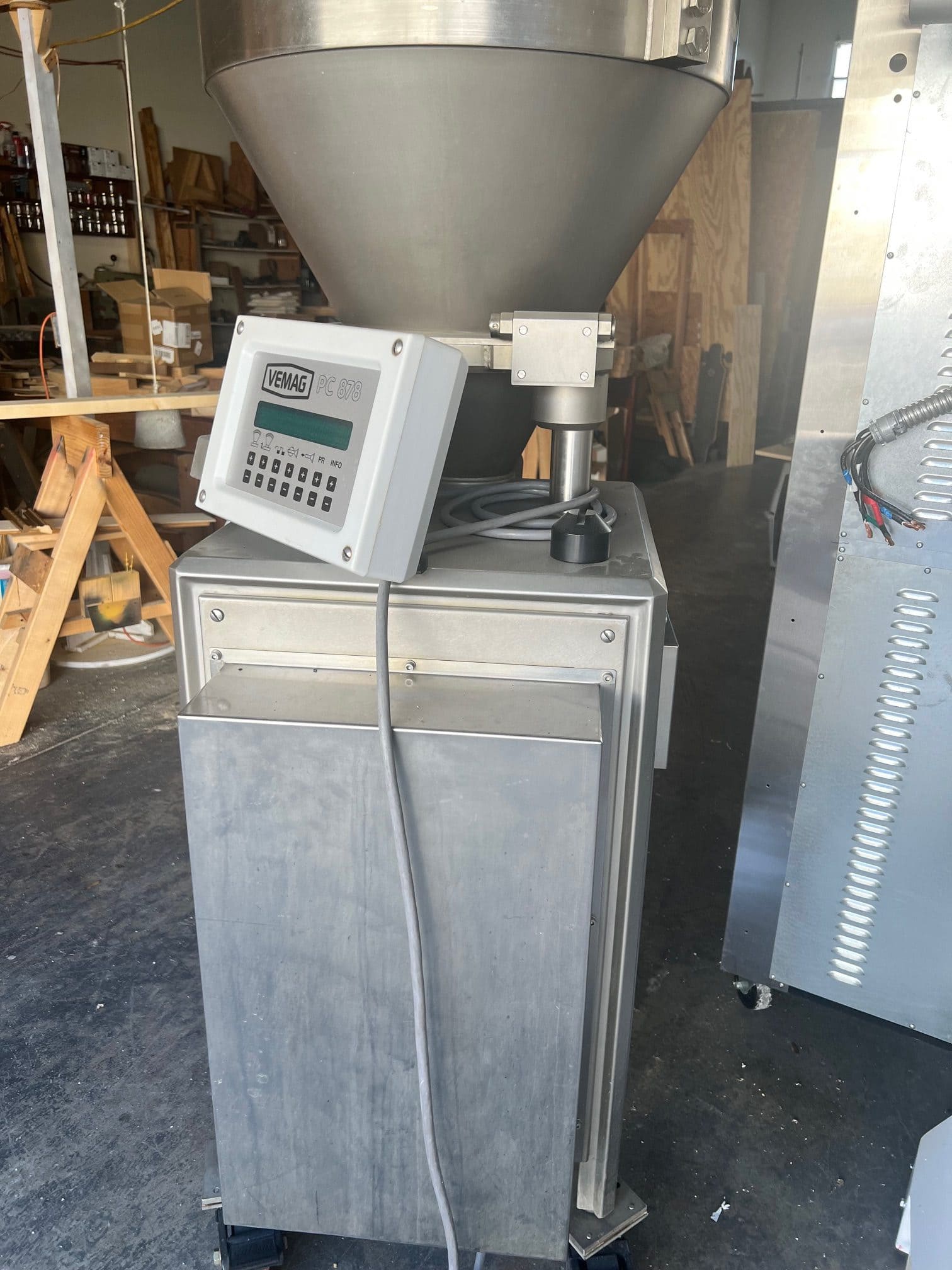 Reiser Vemag R 500 Extruder - Vacuum Filler with Double Screw - Image 3