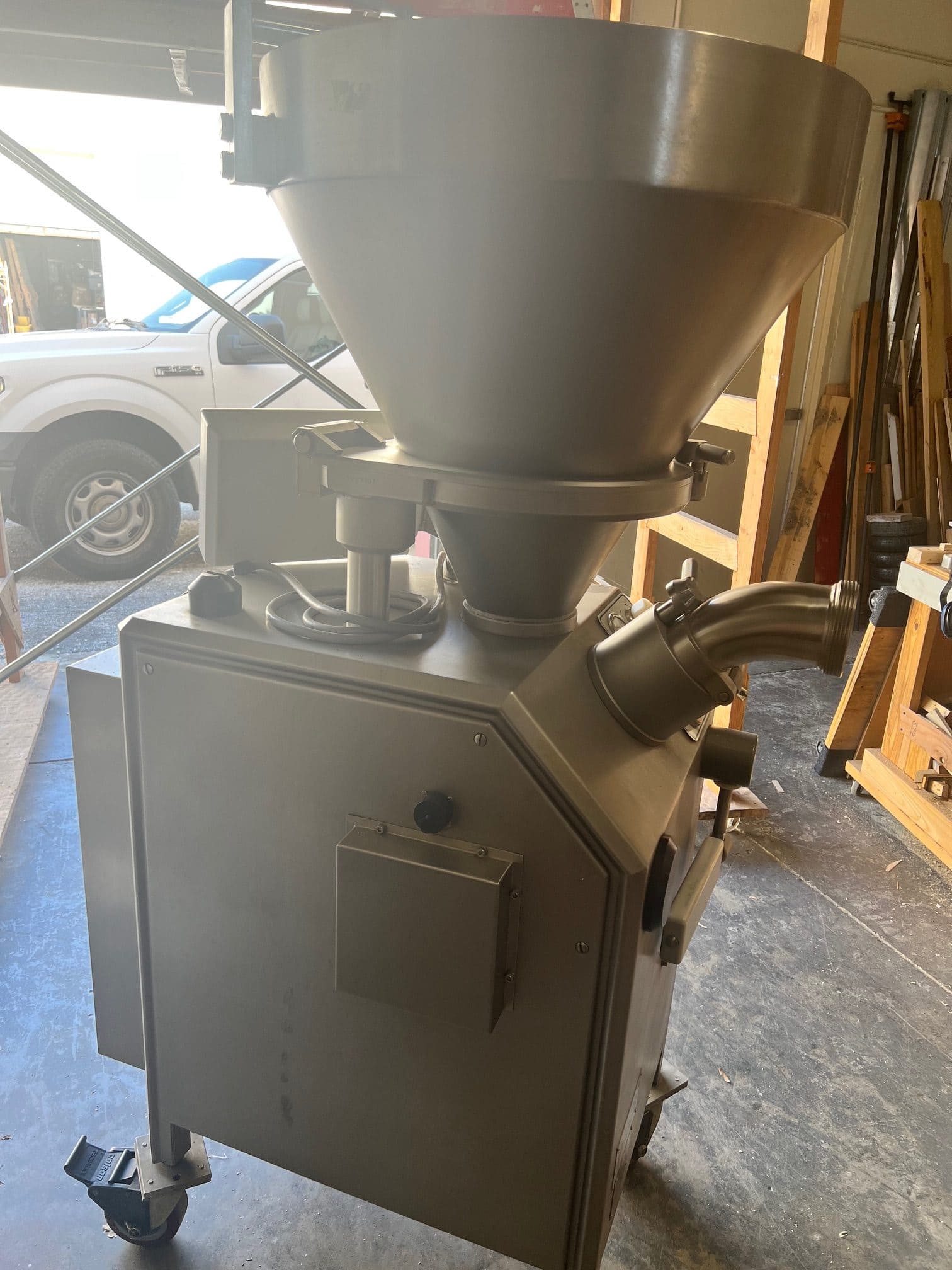 Reiser Vemag R 500 Extruder - Vacuum Filler with Double Screw - Image 4