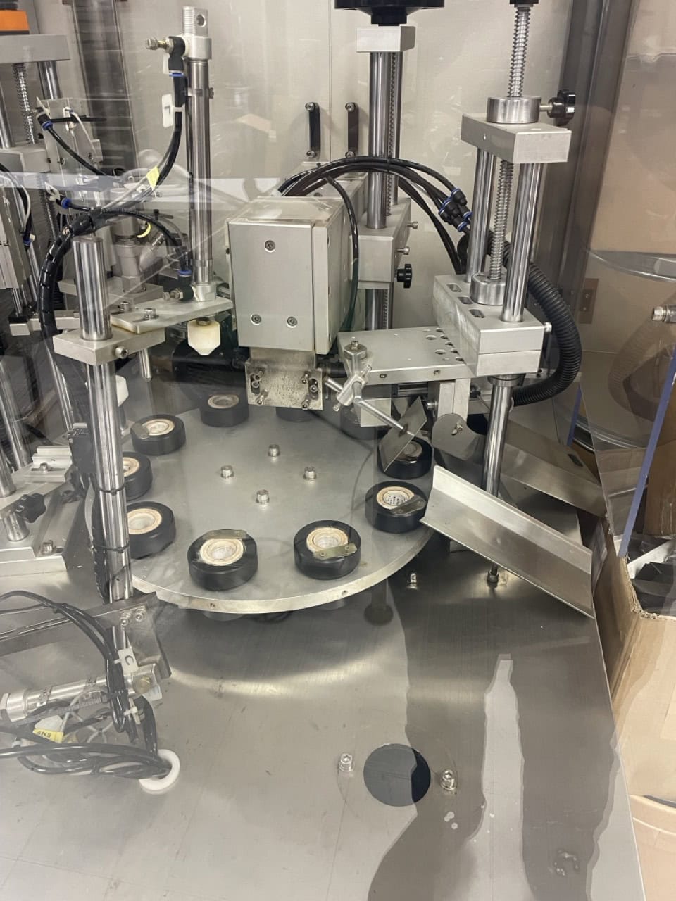 Automated 10‑Station Ultrasonic Tube Filling & Sealing Machine – HX‑009 - Image 2