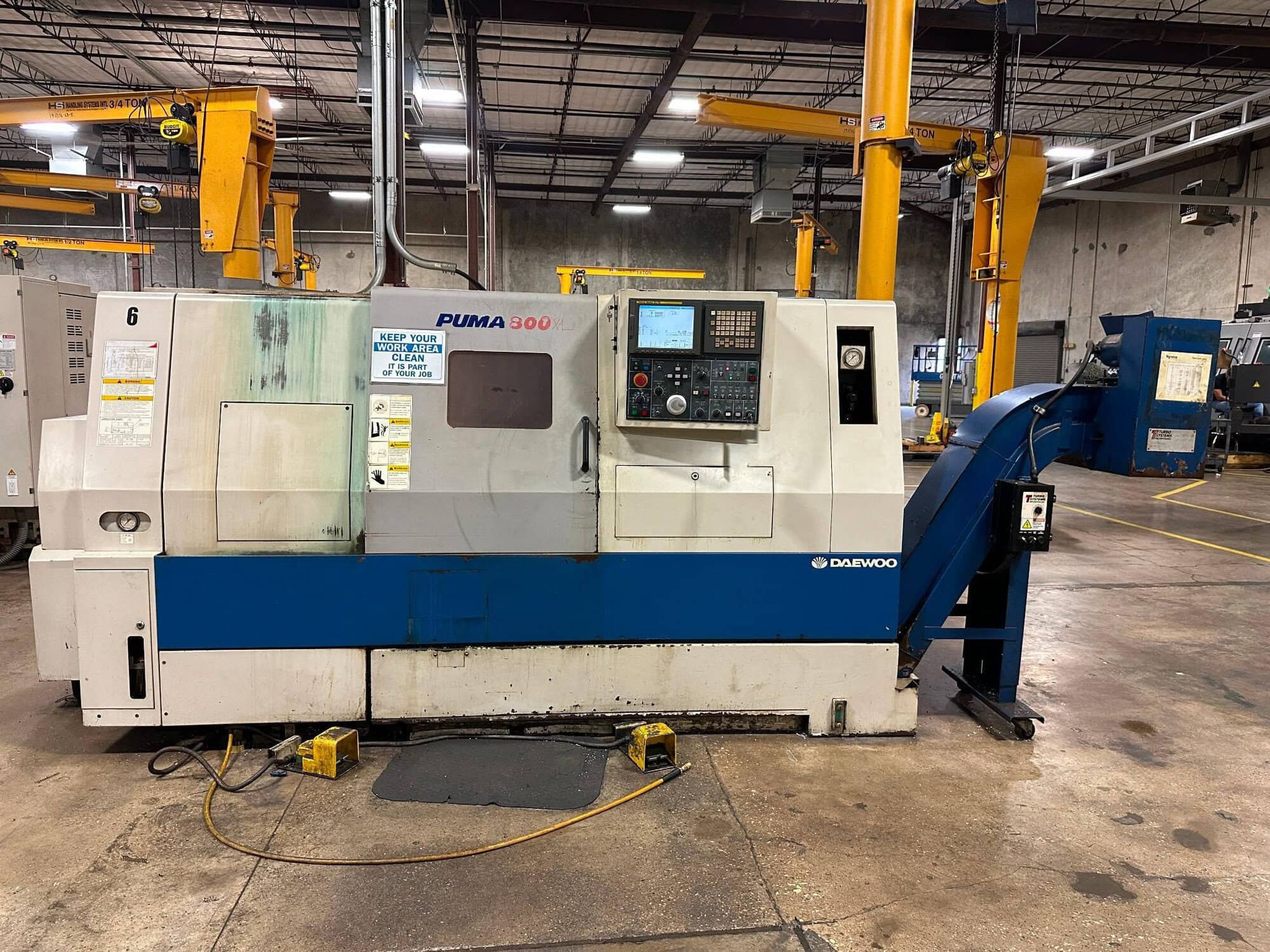Doosan Daewoo Puma 300C CNC Lathe, 2005 - 15" Chuck, Chip Conveyor, Programmable Tailstock