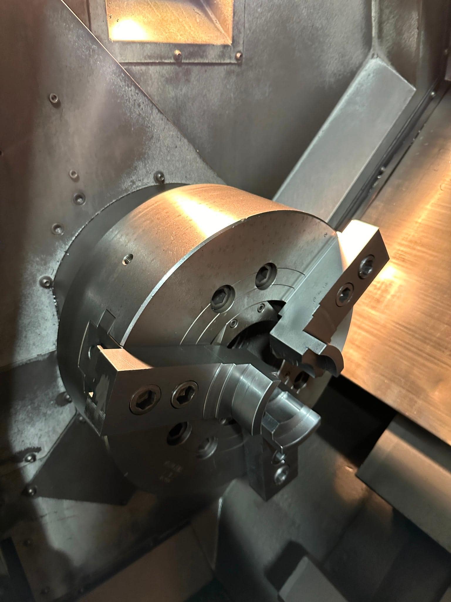 Doosan Daewoo Puma 300C CNC Lathe, 2005 - 15" Chuck, Chip Conveyor, Programmable Tailstock - Image 10