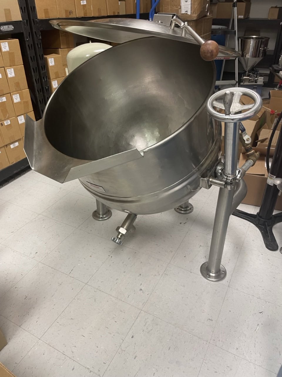 Premium 100‑Gl Steam‑Jacketed Tilting Kettle with Motorized Mixer - Image 2