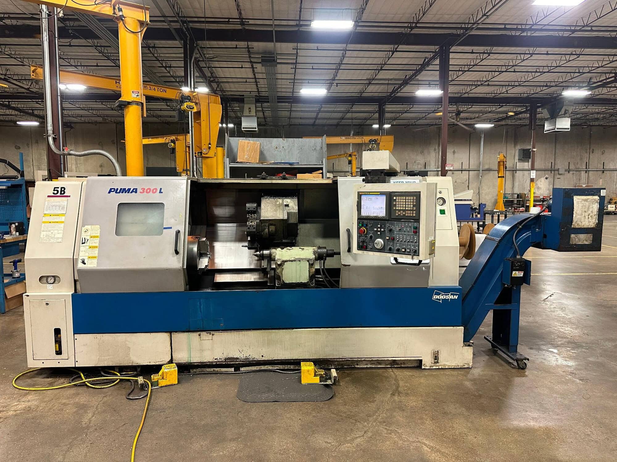 Doosan Puma 300LC CNC Lathe, 2006 - Low Hours, 15" Chuck, Chip Conveyor, Programmable Tailstock, Presetter - Image 2