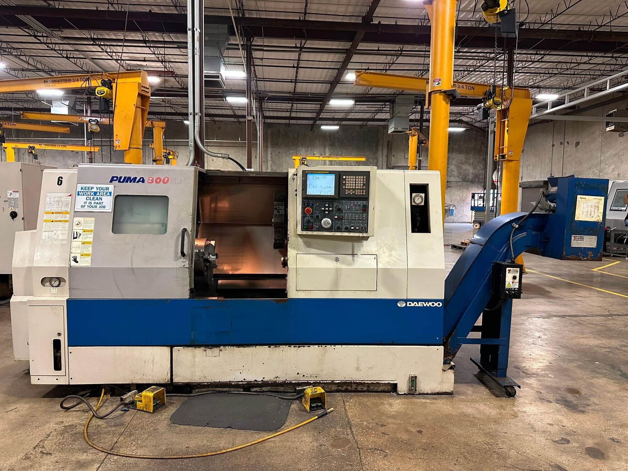 Doosan Daewoo Puma 300C CNC Lathe, 2005 - 15" Chuck, Chip Conveyor, Programmable Tailstock - Image 2