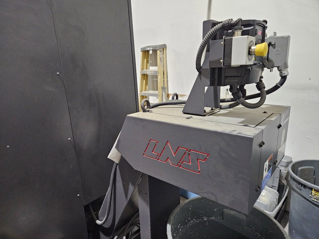 Okuma Genos M560-V CNC VMC, 2022 - Low Hours, TSC, Probes, 4th Axis, Chip Conveyor, 15K Spindle - Image 4