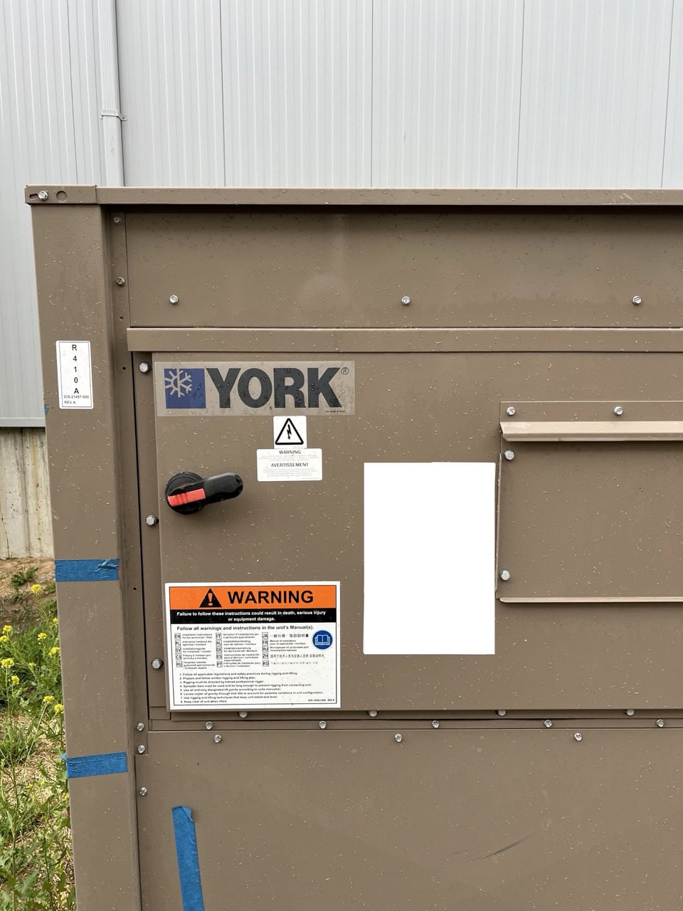 York YCUL0072EE 72-Ton Rooftop Air-Cooled Unit – Dual-Circuit R-410A Chiller (460V, 3-Phase, 2019) - Image 2