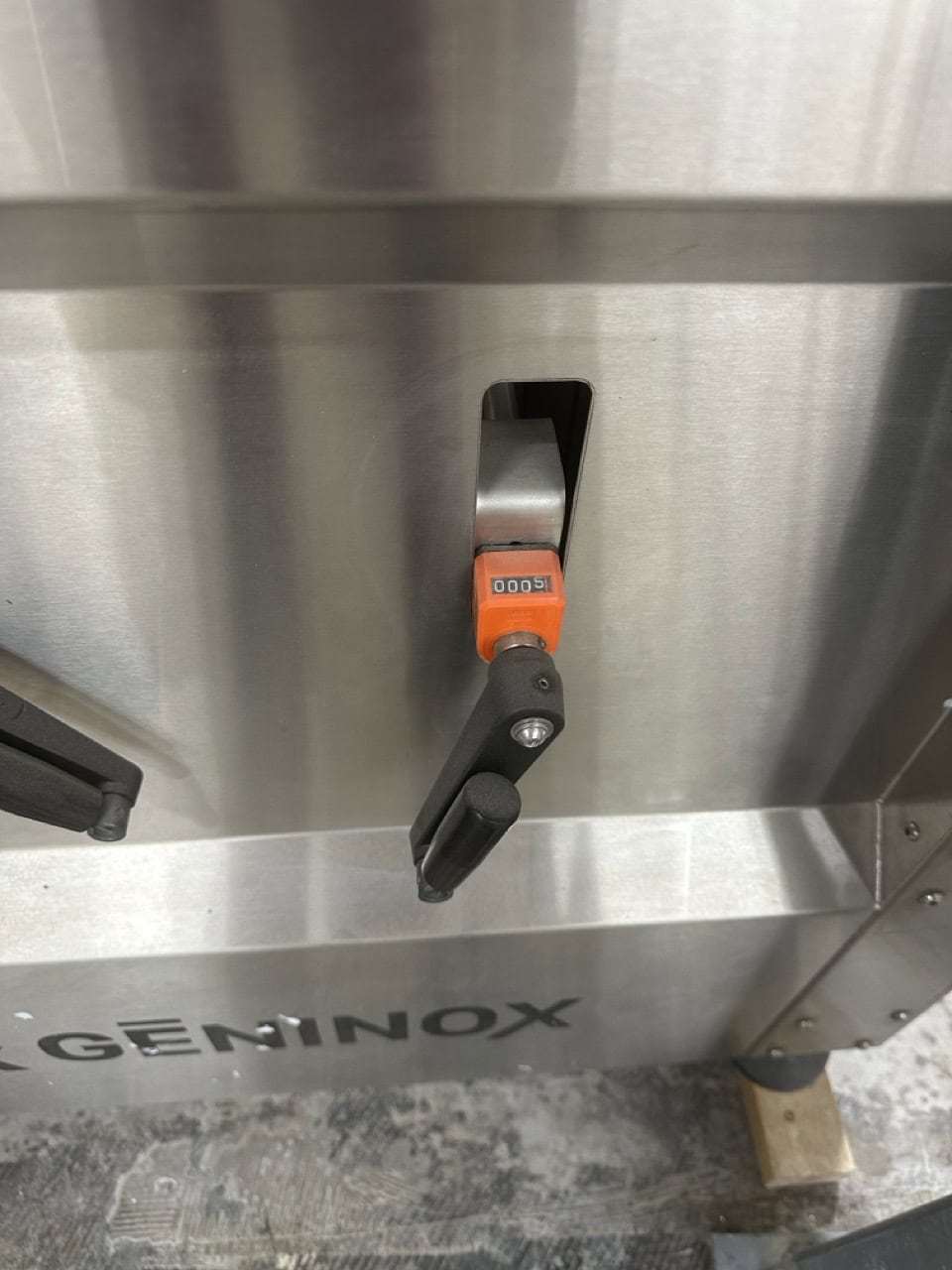 Geninox Spindle Capper with Bowl Feeder, 2020 - Image 9