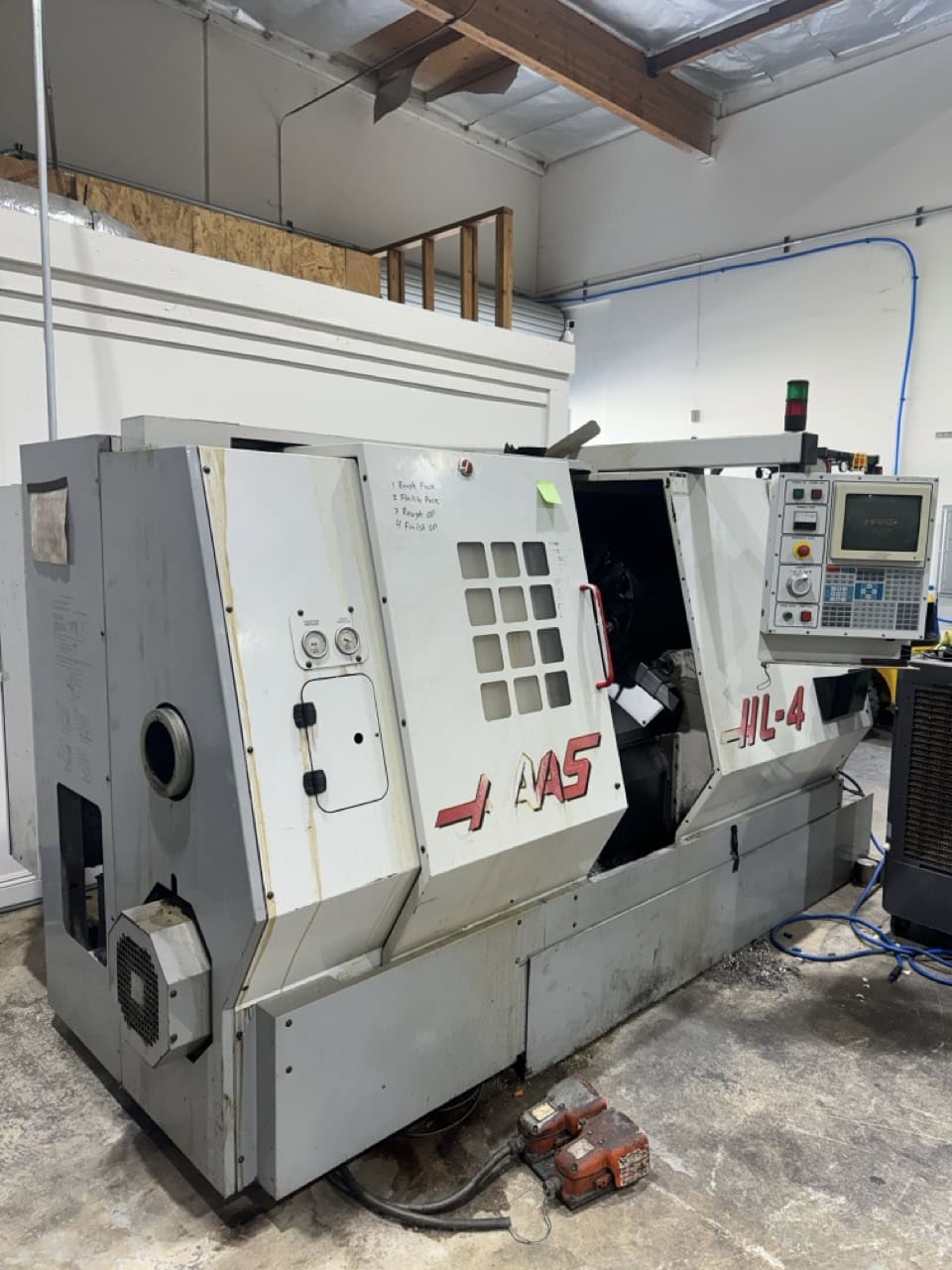 Haas HL-4 CNC Lathe, 1998 - Tool Presetter, Tailstock, Auger