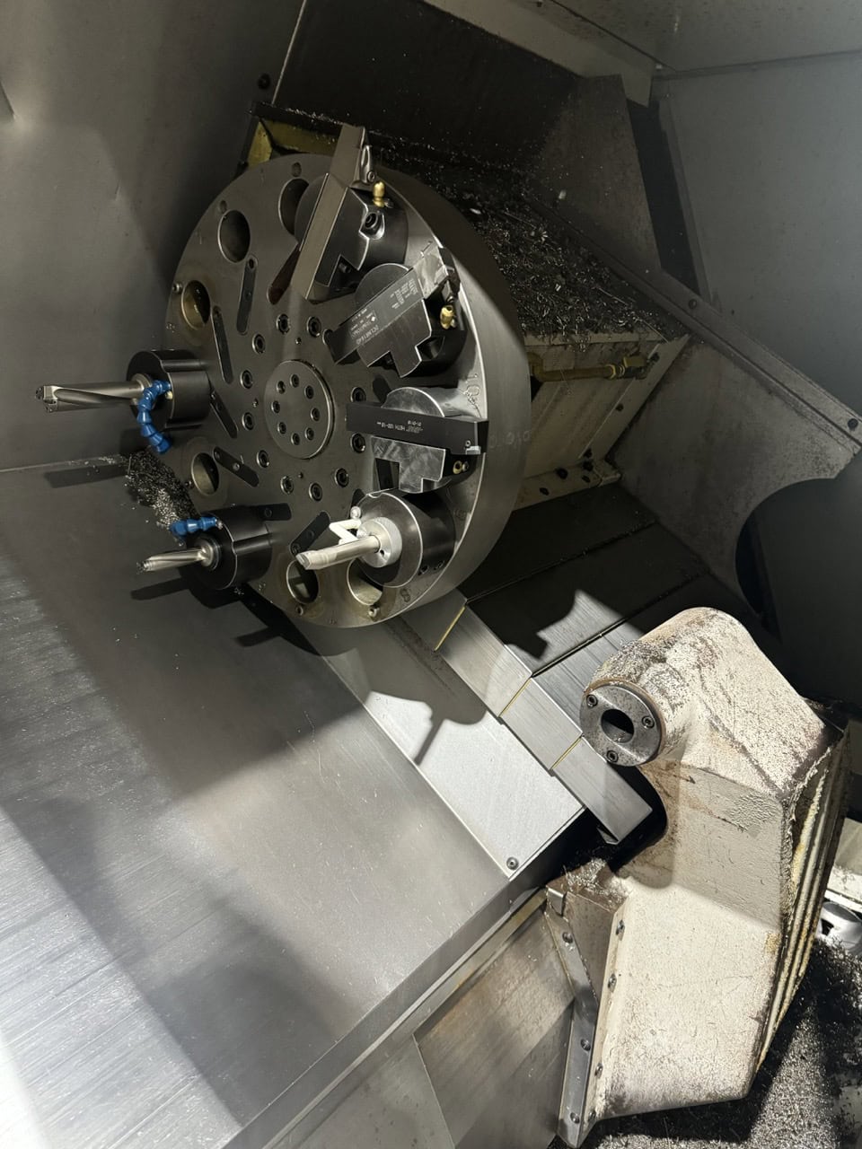 Haas HL-4 CNC Lathe, 1998 - Tool Presetter, Tailstock, Auger - Image 4