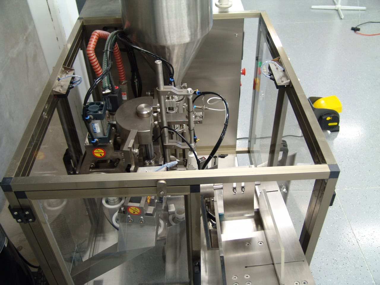 Rigao RGNF-30B Automatic Tube Filler and Sealer, 2008 - Image 7