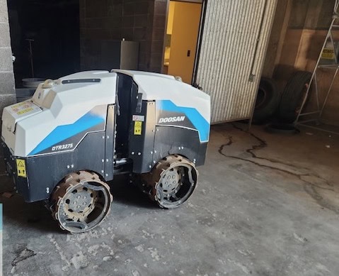 Doosan DTR3275 Trench Roller, 2023 – Remote Controlled, 32”/24” Drum, Diesel - Only 4.5 Hours! - Image 11