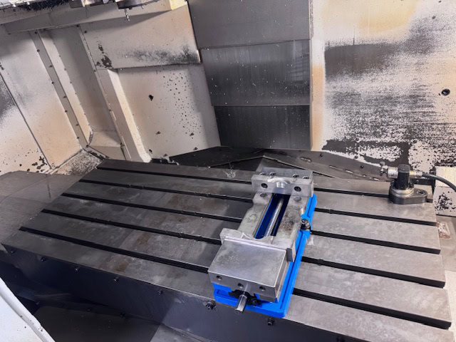 Mazak Nexus 510C VMC, 2006 - TSC, 12K RPM Spindle, Conveyor - Image 6