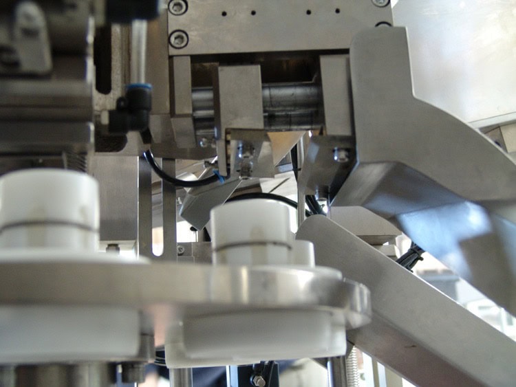 Rigao RGNF-30B Automatic Tube Filler and Sealer, 2008 - Image 12