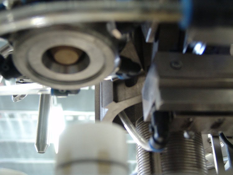 Rigao RGNF-30B Automatic Tube Filler and Sealer, 2008 - Image 13