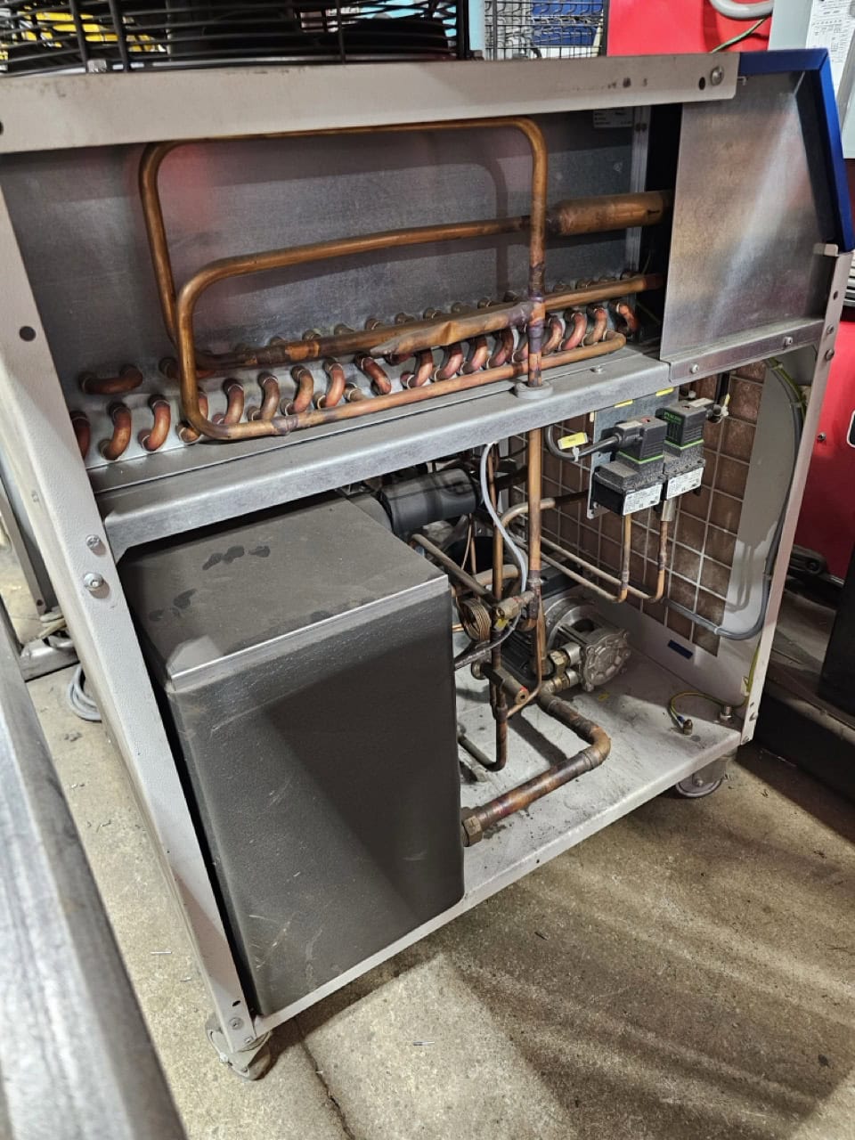FANUC R-2000iB/210F Robot, 2015 - Milco Spot Weld Gun, Integrated Tolomatic IMA33 Servo, Reidel Chiller - Image 5
