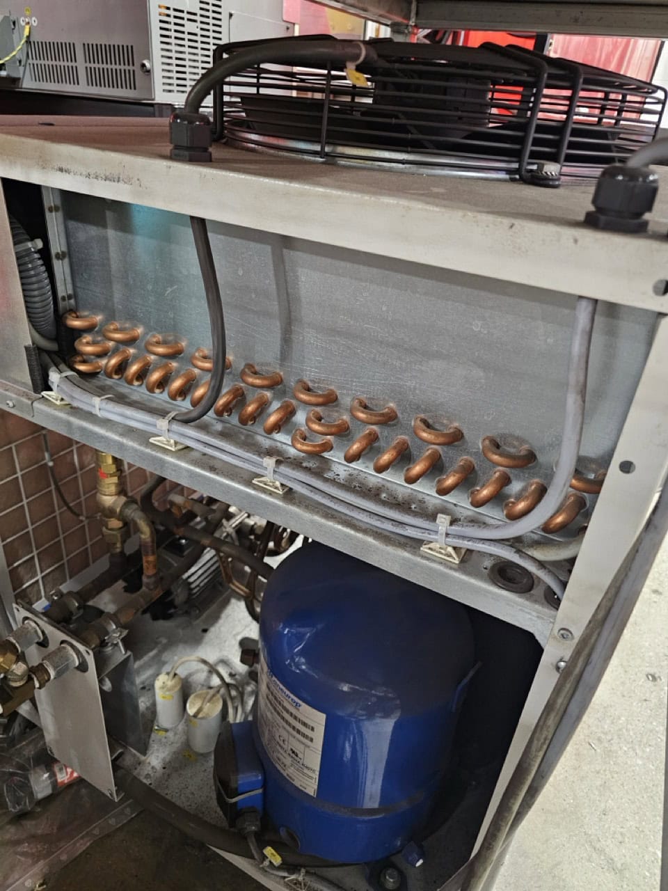 FANUC R-2000iB/210F Robot, 2015 - Milco Spot Weld Gun, Integrated Tolomatic IMA33 Servo, Reidel Chiller - Image 6