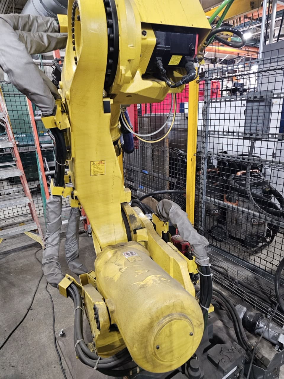FANUC R-2000iB/210F Robot, 2015 - Milco Spot Weld Gun, Integrated Tolomatic IMA33 Servo, Reidel Chiller - Image 10