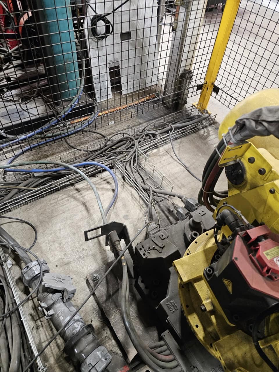 FANUC R-2000iB/210F Robot, 2015 - Milco Spot Weld Gun, Integrated Tolomatic IMA33 Servo, Reidel Chiller - Image 13