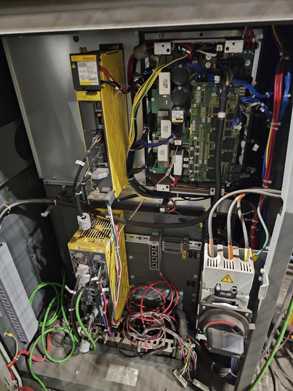 FANUC R-2000iB/210F Robot, 2015 - Milco Spot Weld Gun, Integrated Tolomatic IMA33 Servo, Reidel Chiller - Image 19