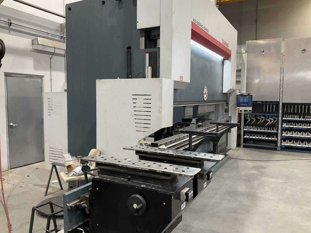 440 Ton x 13' Durma AD-Servo 40400 CNC Press Brake, 2022 - 6 Axis Back Gauge, CNC Crowning, Hydraulic Top & Bottom Clamping - Image 2