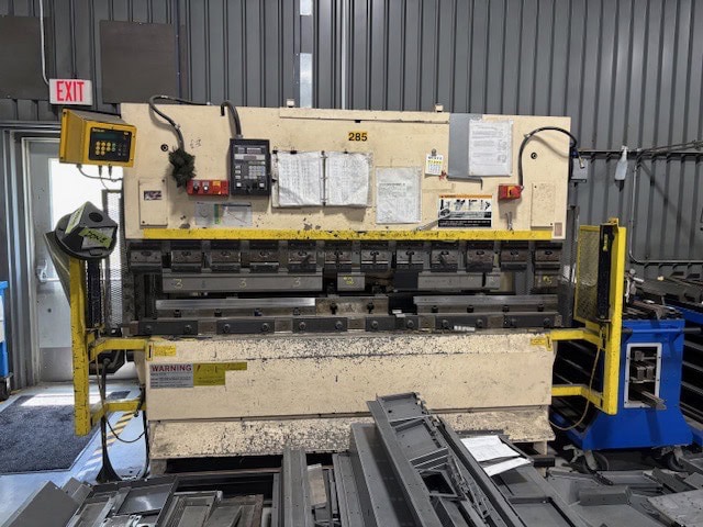 80 Ton x 8' Amada RG 8024LD Press Brake, 2000 - Backgauge, Tooling - Image 2