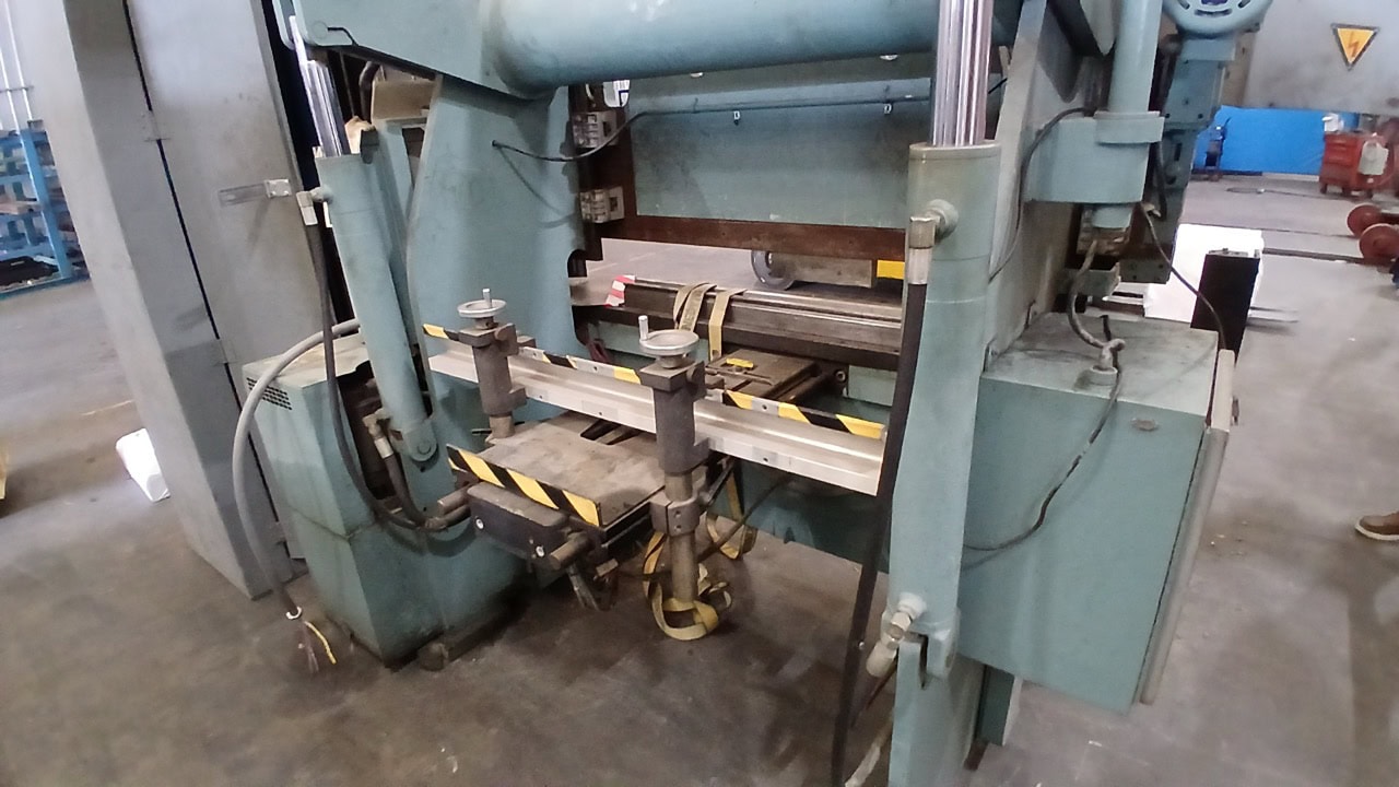 60 Ton x 6', Accurpress, 7606, Hydraulic Press Brake, 1995 - CNC Backguage, Tooling and Cabinet Included - Image 3