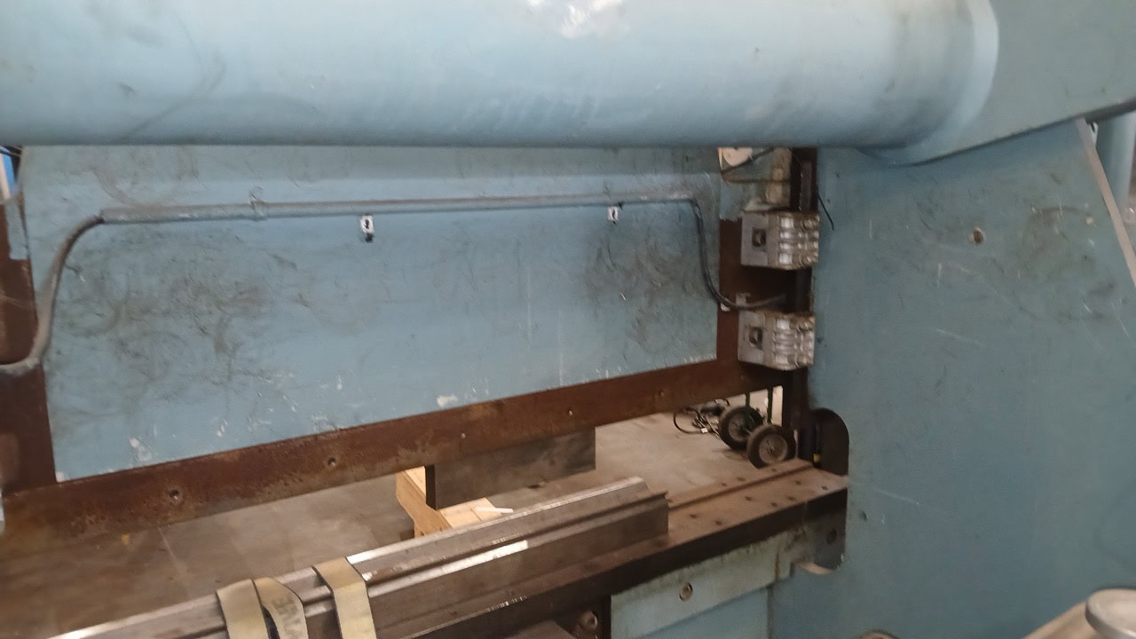 60 Ton x 6', Accurpress, 7606, Hydraulic Press Brake, 1995 - CNC Backguage, Tooling and Cabinet Included - Image 11