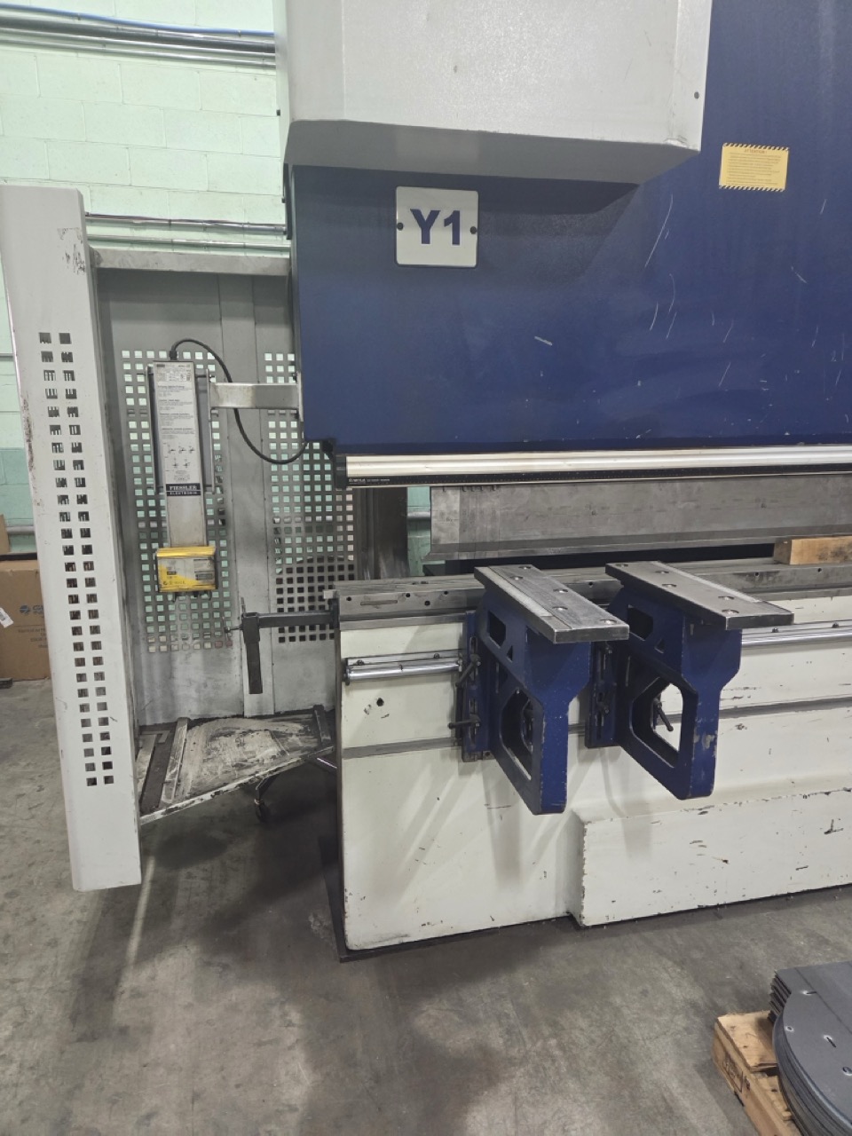 400 Ton x 13' MVD Wysong CNC Press Brake, 2019 - 4 Axis Backgauge - Image 2