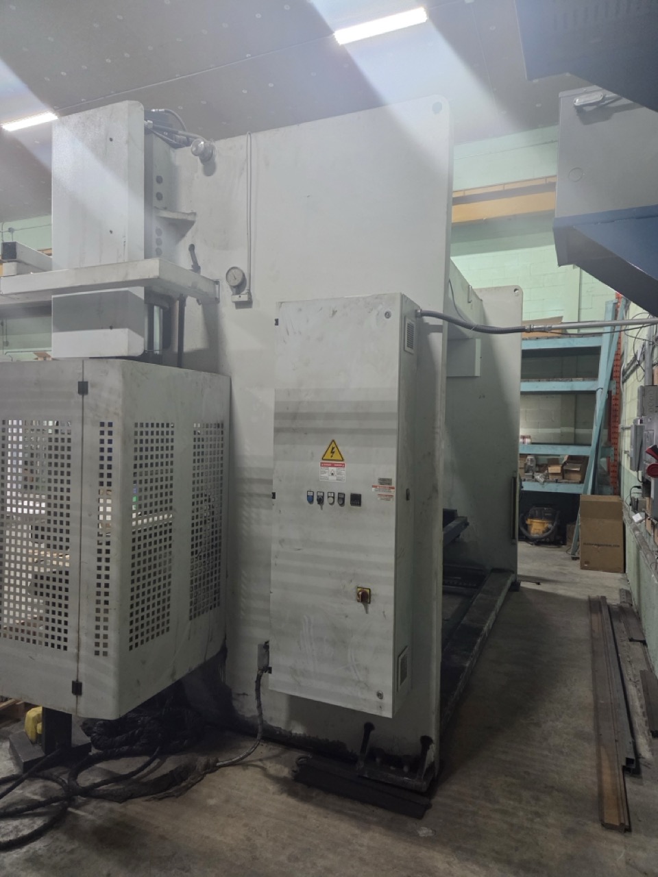 400 Ton x 13' MVD Wysong CNC Press Brake, 2019 - 4 Axis Backgauge - Image 3