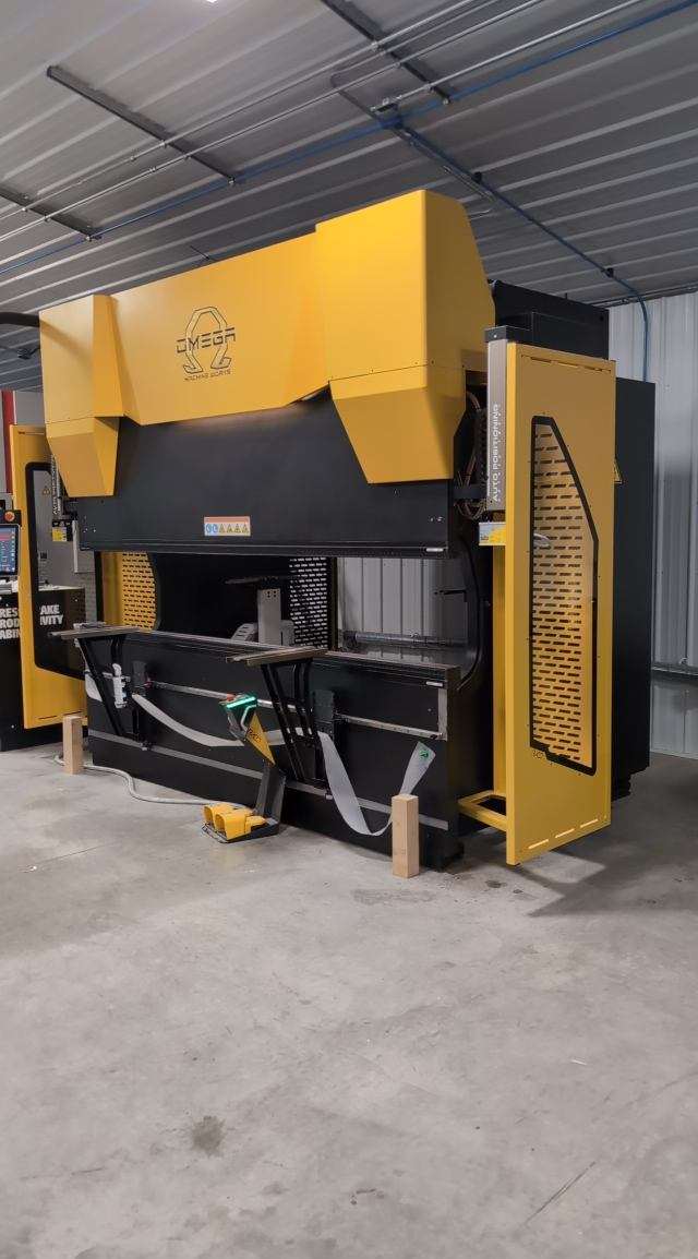 160 Ton x 10' Omega PRCB 30160 Hydraulic Press Brake, 2022 - 6 Axis Back Gauge, Willa Crowning, Auto Positioning Safety System - Image 3