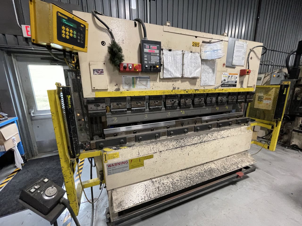 80 Ton x 8' Amada RG 8024LD Press Brake, 2000 - Backgauge, Tooling - Image 3