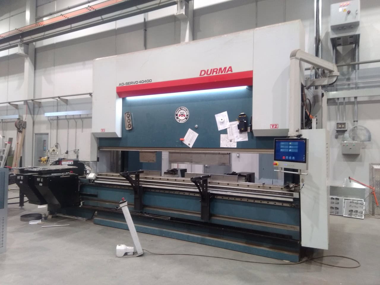 440 Ton x 13' Durma AD-Servo 40400 CNC Press Brake, 2022 - 6 Axis Back Gauge, CNC Crowning, Hydraulic Top & Bottom Clamping - Image 3