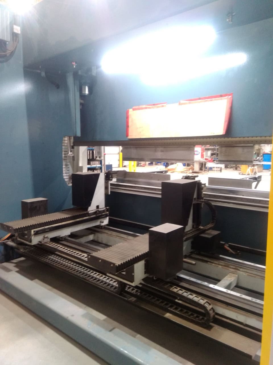 440 Ton x 13' Durma AD-Servo 40400 CNC Press Brake, 2022 - 6 Axis Back Gauge, CNC Crowning, Hydraulic Top & Bottom Clamping - Image 4