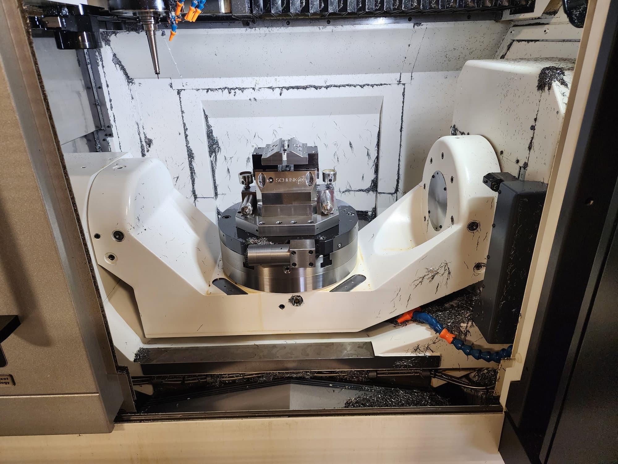 Okuma Genos M460V-5AX 5-Axis CNC VMC, 2021 - Robot Loader, Chip Conveyor, Mist Collector - Image 9